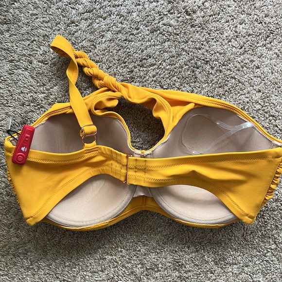 New Women Swimming Top. Size 38D - Picture 3 of 4